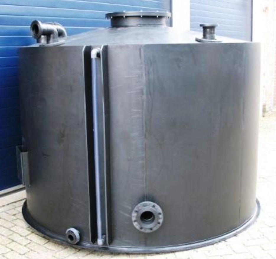18 5 m3 Watertank met conische deksel peilglas en diversen aansluitingen